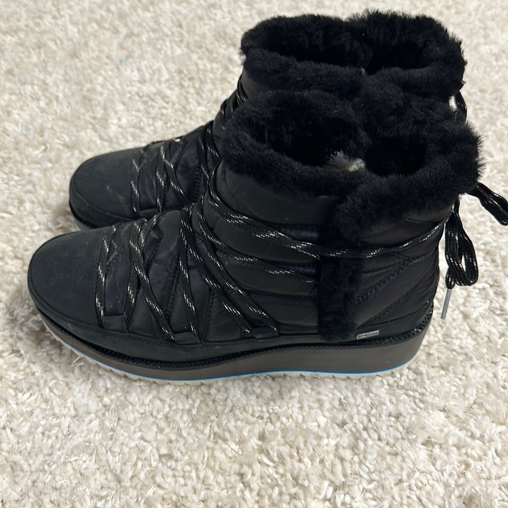 Waterproof dry tech Ugg boots!